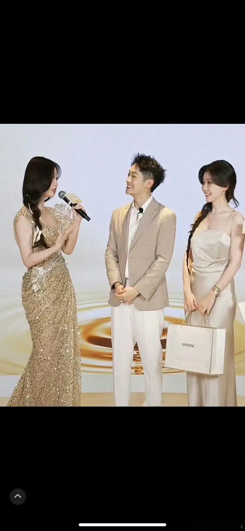 虞书欣原来也是一个大扁头 ​​​