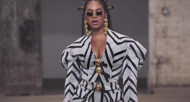 碧昂丝成为了身价百万富翁。

这位艺术家成为亿万富翁音乐家名单中的第五位。

2