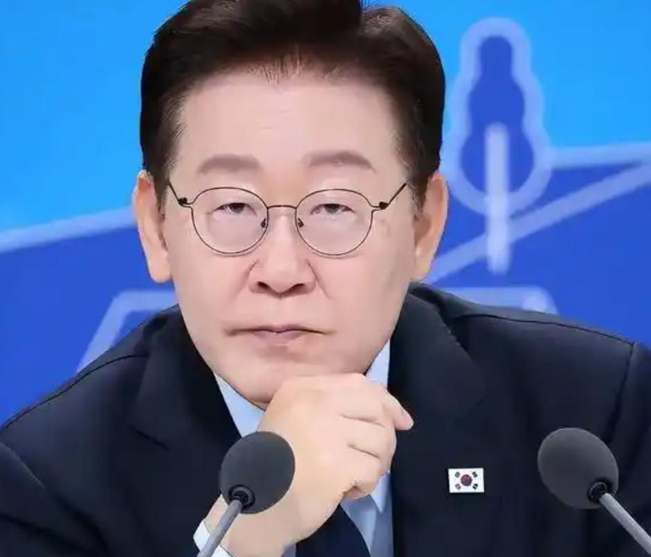 就在刚刚，
韩国总统李在明正式宣布，
8月13日，李在明在总统府主持幕僚会议时提
