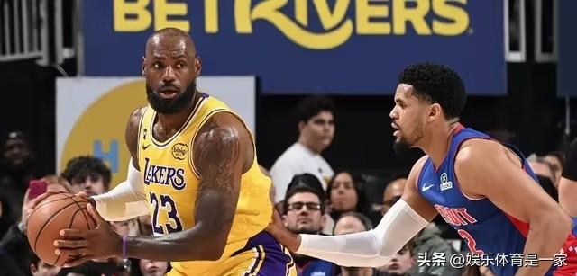 湖人半场落后13分，詹姆斯尴尬“挂零”！手指受伤影响状态

北京时间3月24日，