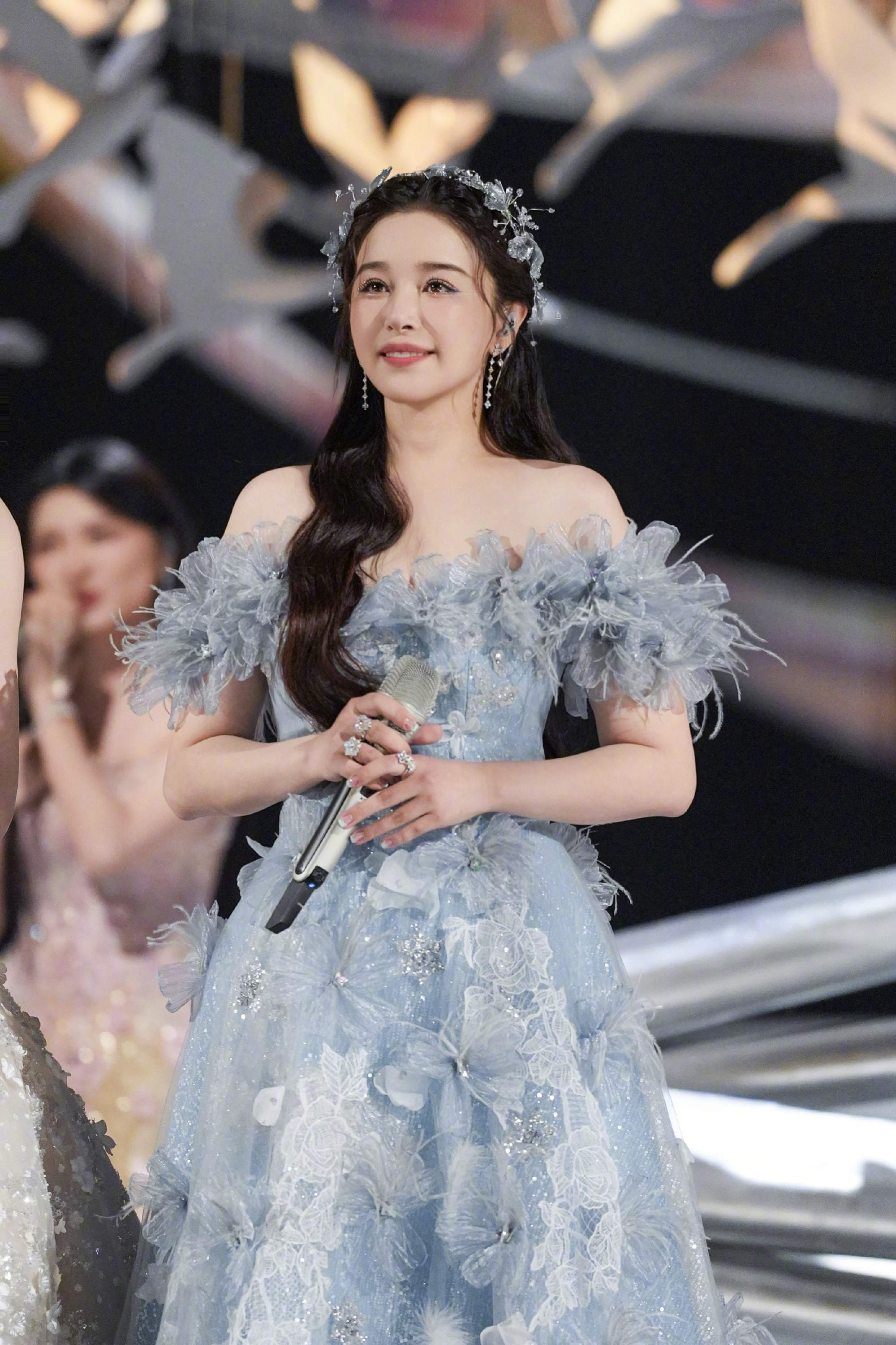 阚清子欣赏一下自己的精修图哈哈哈哈也太真实了吧！阚清子沉浸式欣赏自己的精修图，可