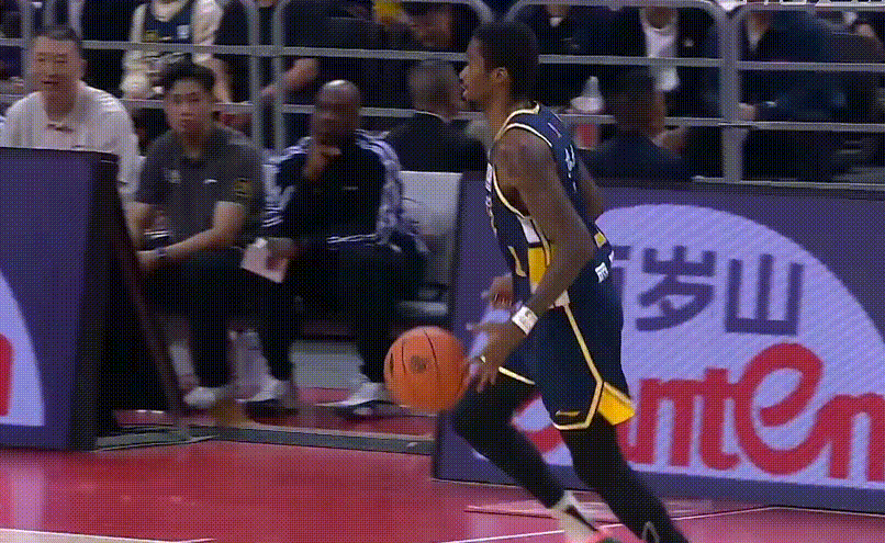 萨姆纳还是厉害，以一己之力打停上海队，咱们高端局能匹配上的只有奶茶哥呀 广东男篮