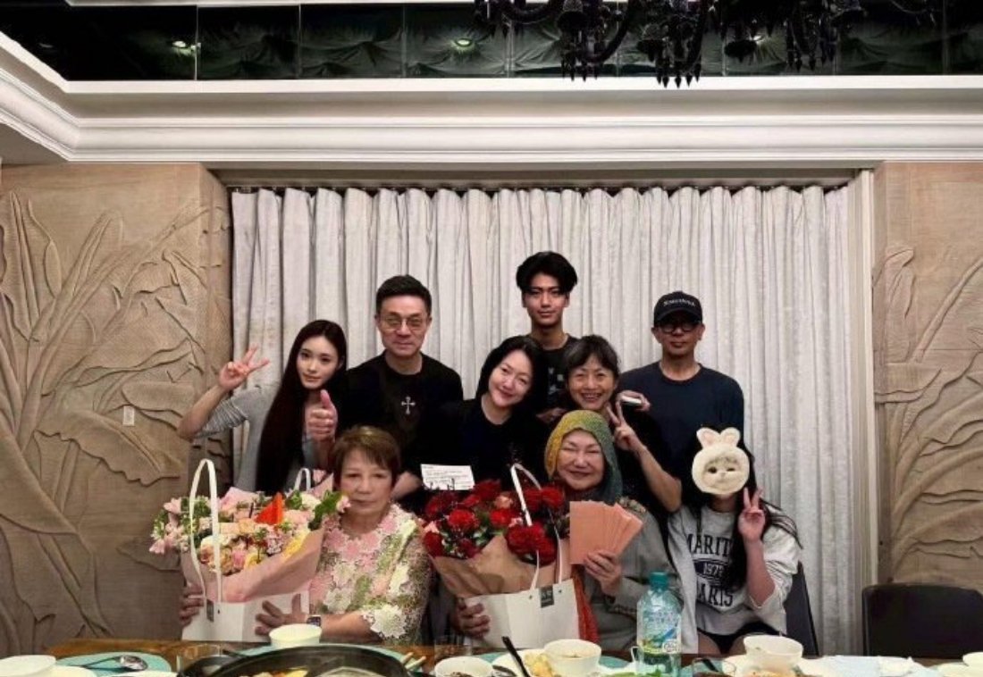 具俊晔暴瘦看来妻子去世真的让他憔悴了好多，以后好好生活吧！ ​ ​​​