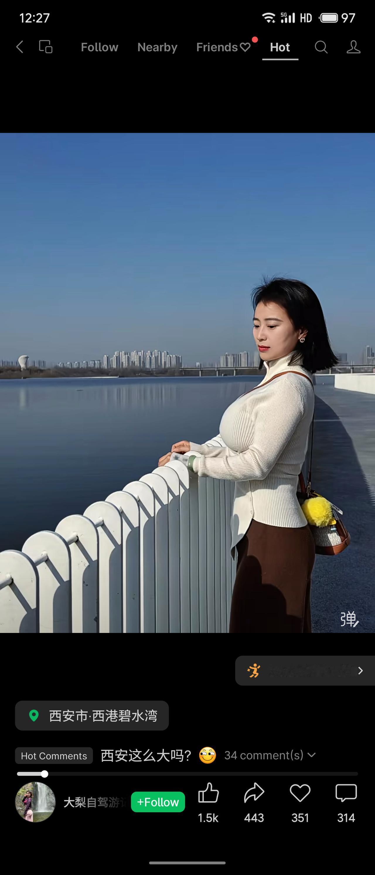 水利万物而不争，那是有容乃大，无欲则刚。