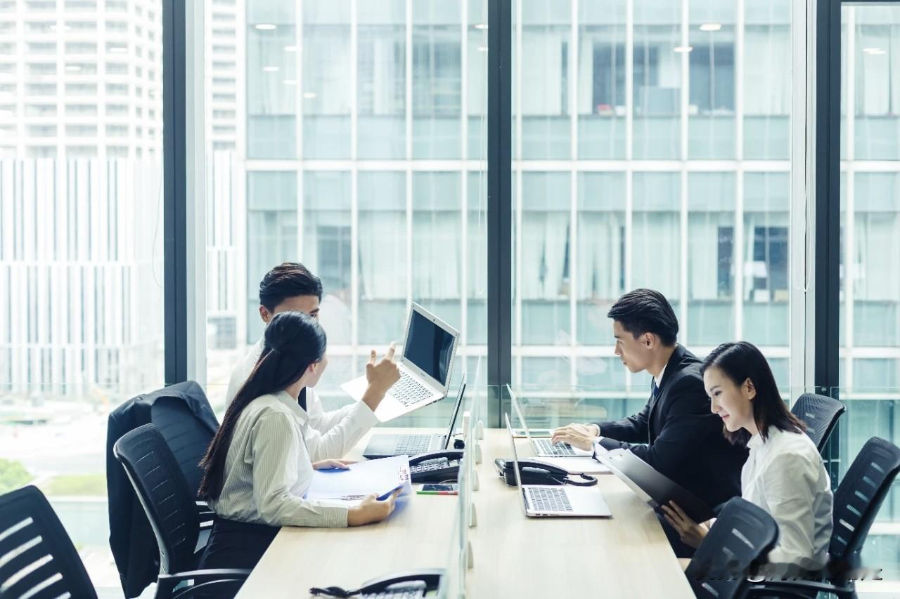 社会上；一定得牢记这这些条人情世故！

   核心：不害人，但要有防人之心；不圆