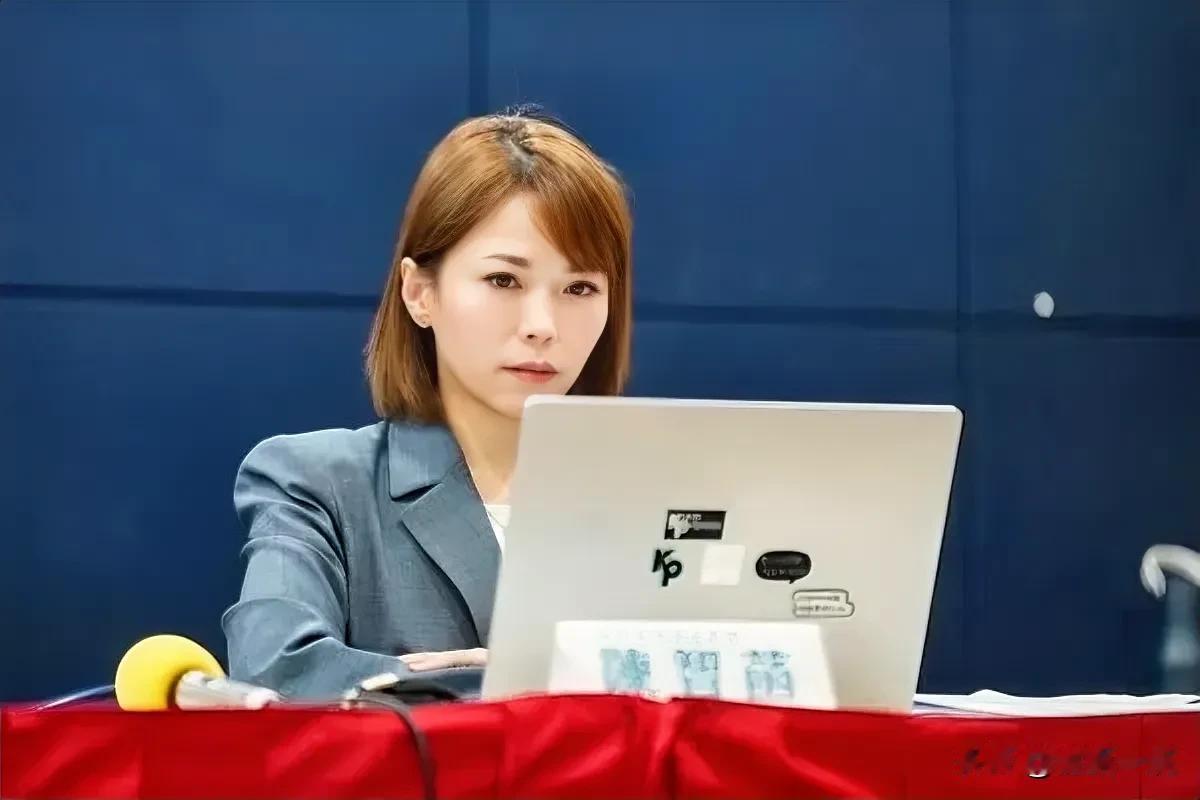陈智菡批“薪资排行垃圾操作”    四叉猫反击：你月薪20万有什么好抱怨

绿粉