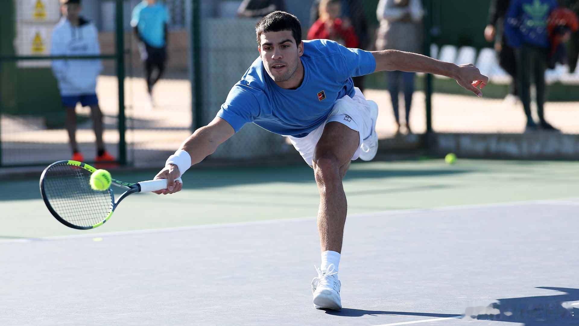 网球场 健身房 💦 阿尔卡拉斯积极备战新赛季 💪网来不息ATP