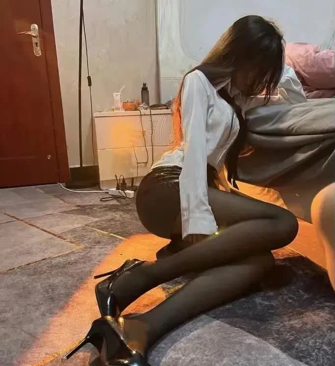 为什么看视频的时候看着黑丝那么好看，但是我老婆穿黑丝的时候就没有感觉了呢。 ​​
