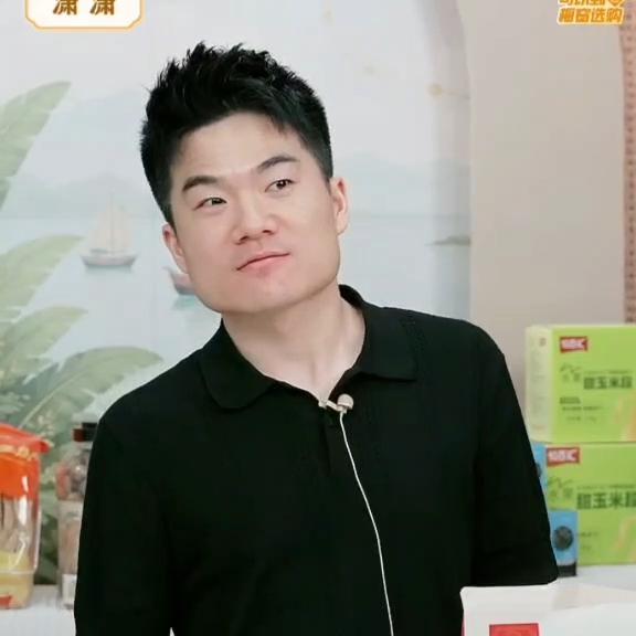 董宇辉的直播简直能把人笑翻，昨晚直播时他聊起这段时间，公司不少员工都陆续开始休假
