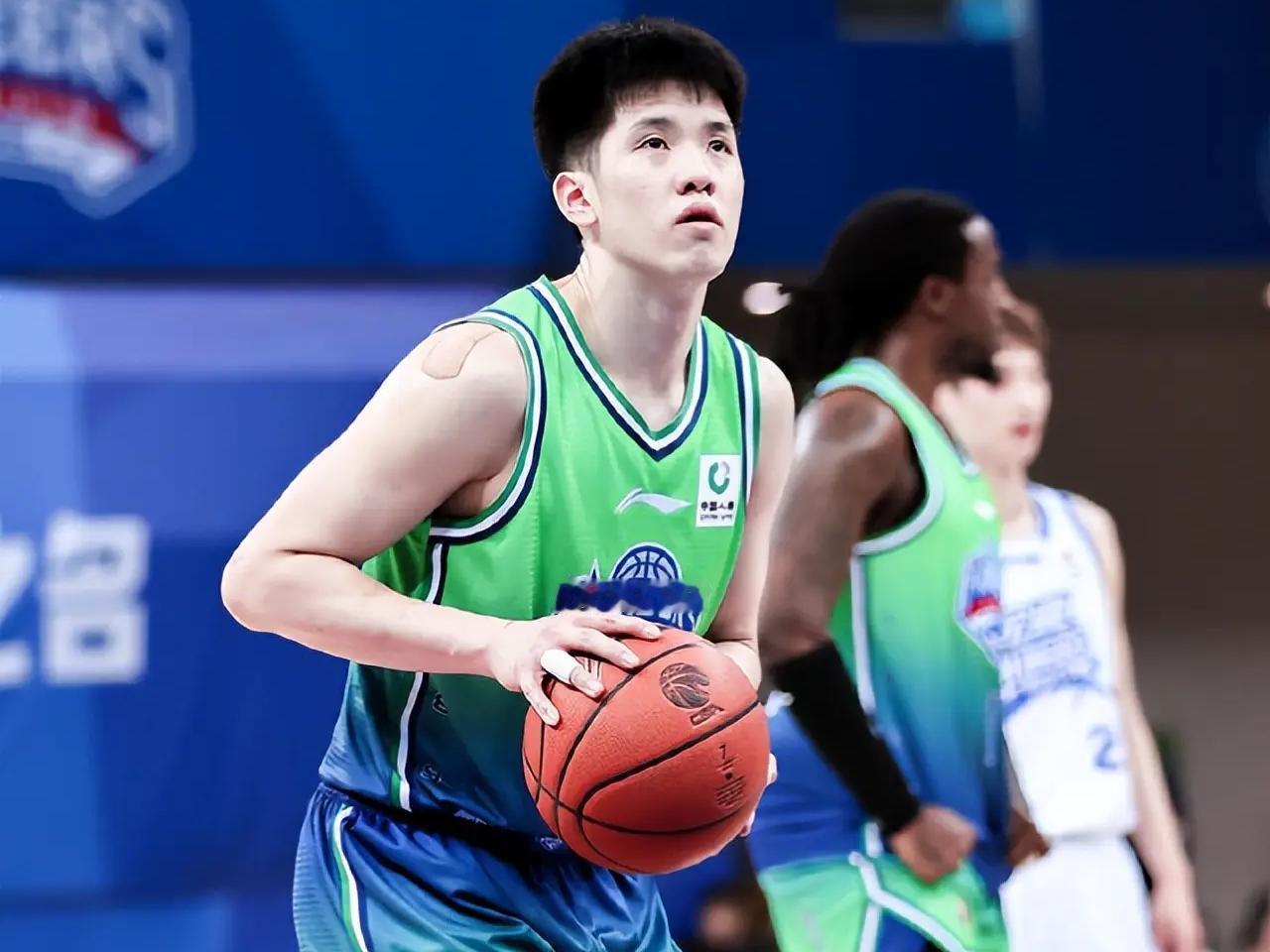 CBA最新消息：据知名篮球自媒体人导演我躺哪_basketball发文谈到了中国