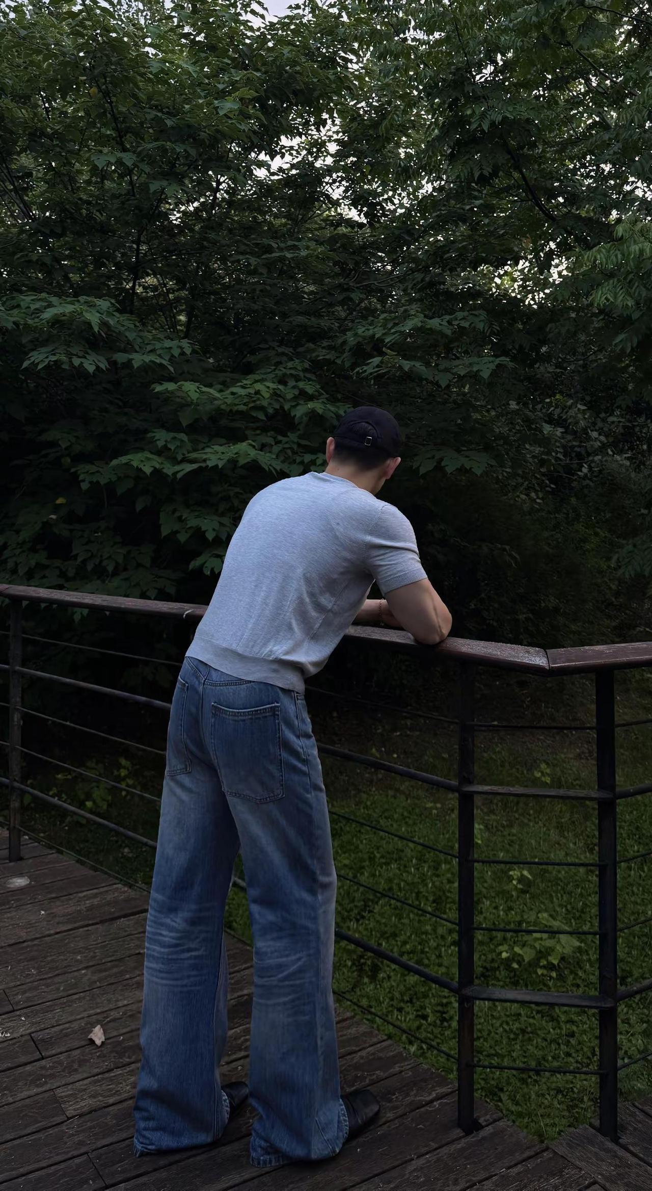 劲劲的。夏季男生穿搭 户外松弛感穿搭 男生夏日chill穿搭