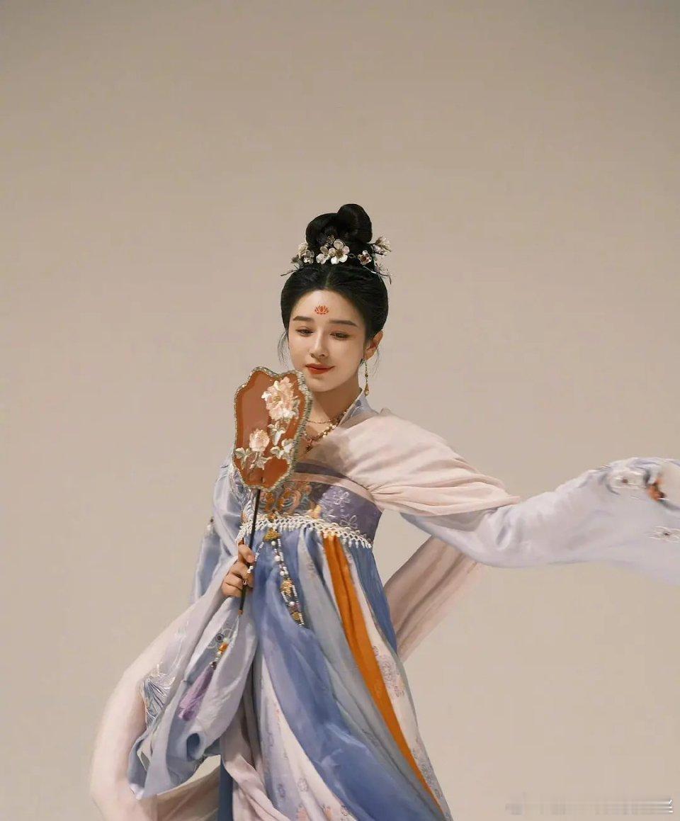 阚清子离开了纪凌尘真的越来越美了 ​​​