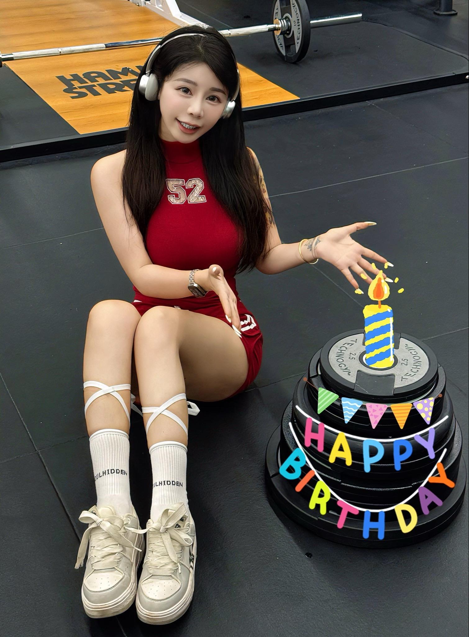 那就在健身房吃个大大的铁饼蛋糕叭！