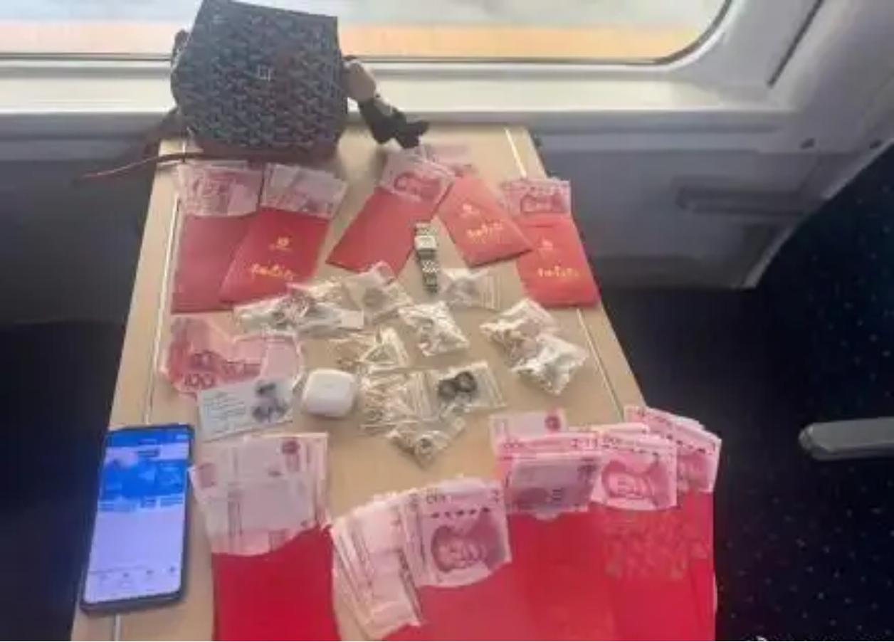 【暖心！12万元嫁妆遗落列车，珠海站“神速”寻回】

“我的嫁妆！”近日，C76