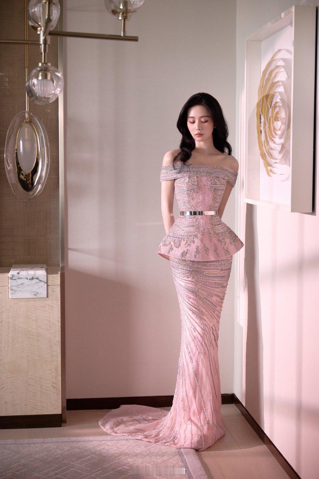 还有劲的兄弟，停下手里的事情，就现在，随我再向诗妈冲击一次！2025年战况杨幂：