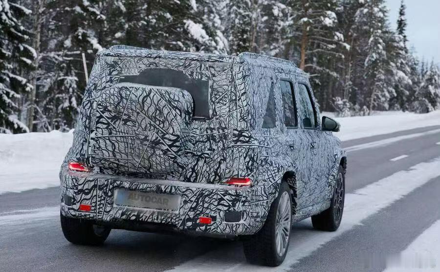 被无数车迷称为“人生第一台大G”的奔驰小G，终于有了更明确的时间表。据最新消息，