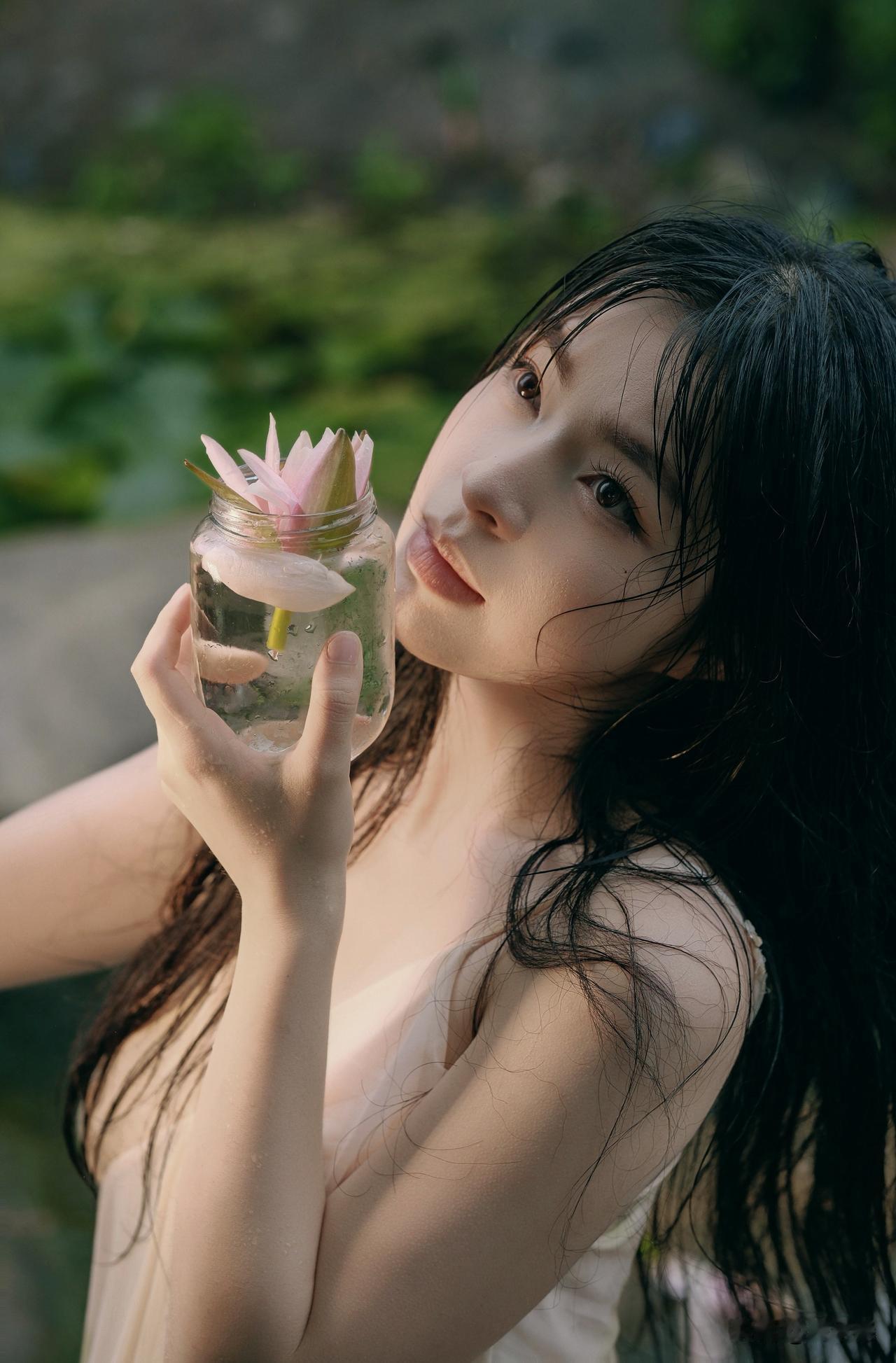 作者加速成长计划接纳无常，安于流转。不必为逝去的过往耿耿于怀，也不必为未到的前路