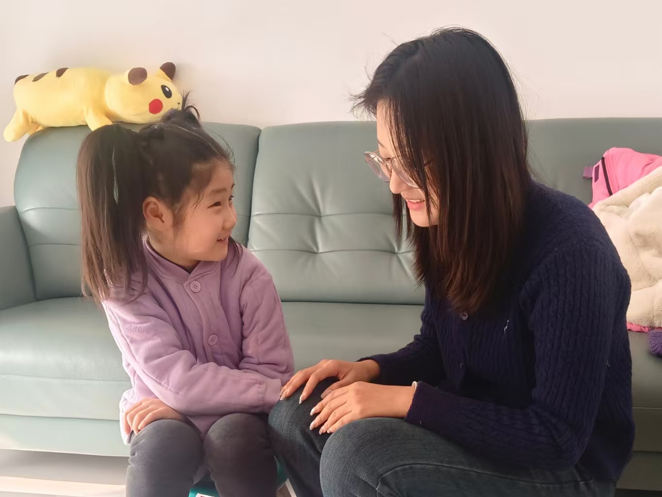 【知识接力传承，曲园学子温情关爱传递】为激发低年级学生的好奇心和求知欲，引导其发