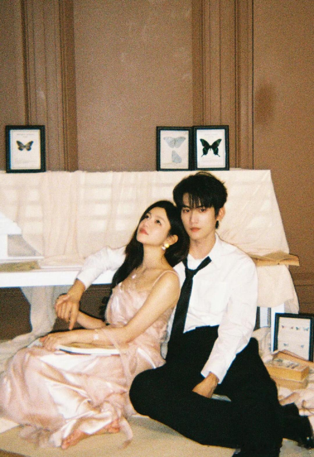 陈妍希周柯宇剧里追到剧外 谁能想到追一部剧的快乐能持续这么久呢。戏结束了，但陈妍