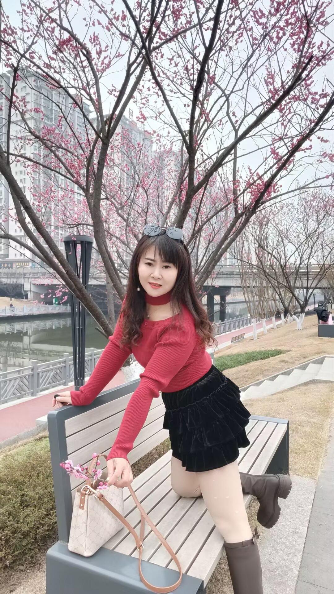 心很贵，一定要装最美的东西，情绪很贵，一定要接触让你开心的人…