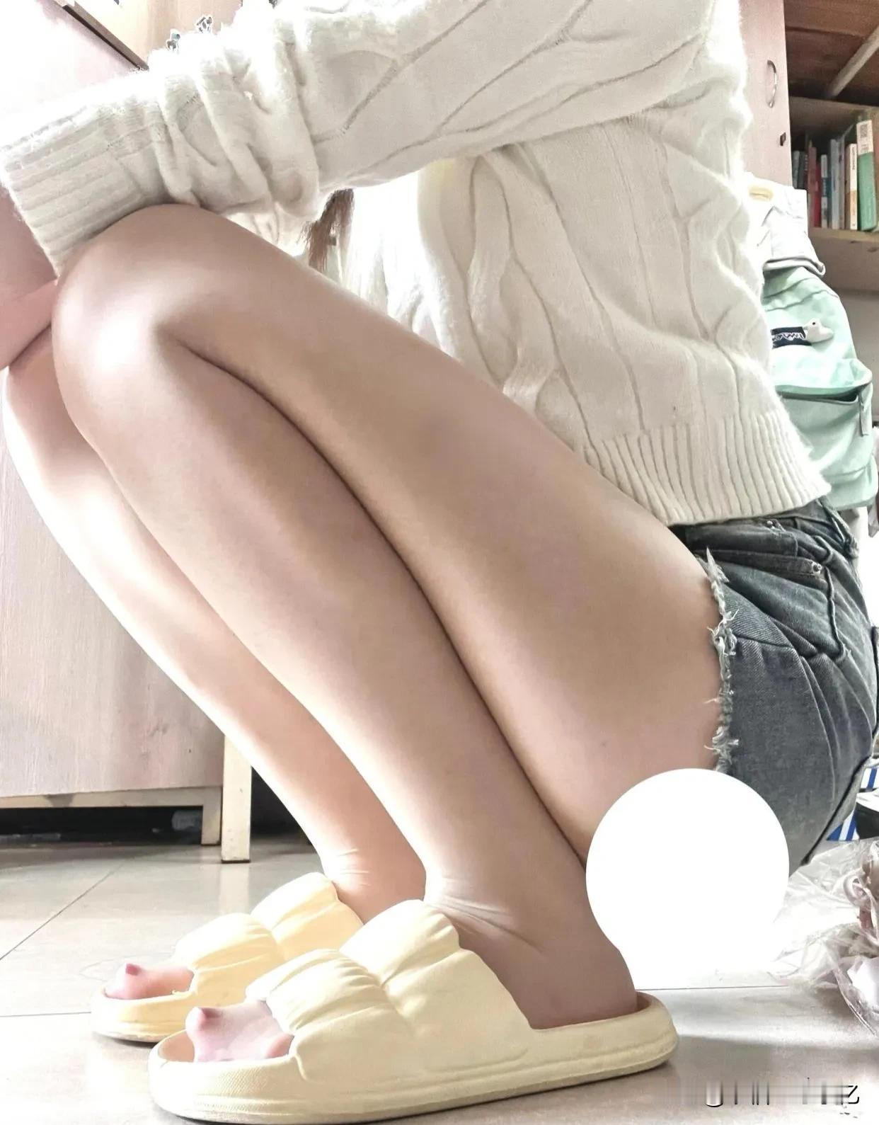 穿了穿了！真的穿了！！
随手买到的美肤袜好自然啊啊啊！
鸡皮瑕疵黑膝盖都看不到了