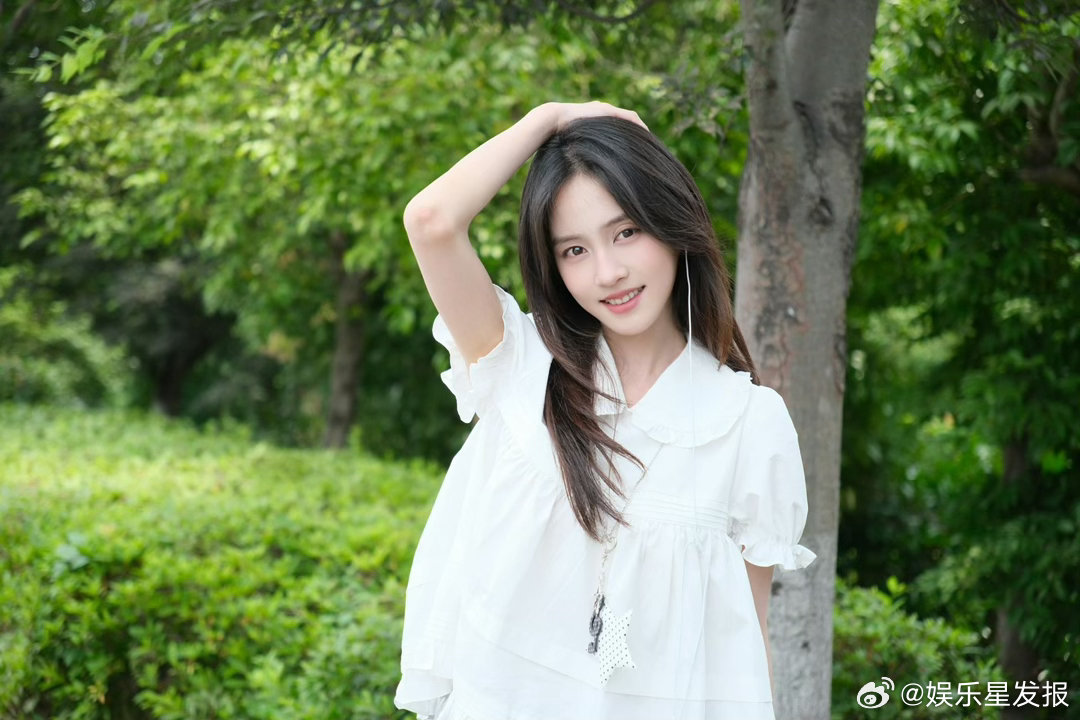 爆花少8小妹王可 哇塞！这个新人芒果小妹看起来不错呀！很有灵气和亲和力不知道在花