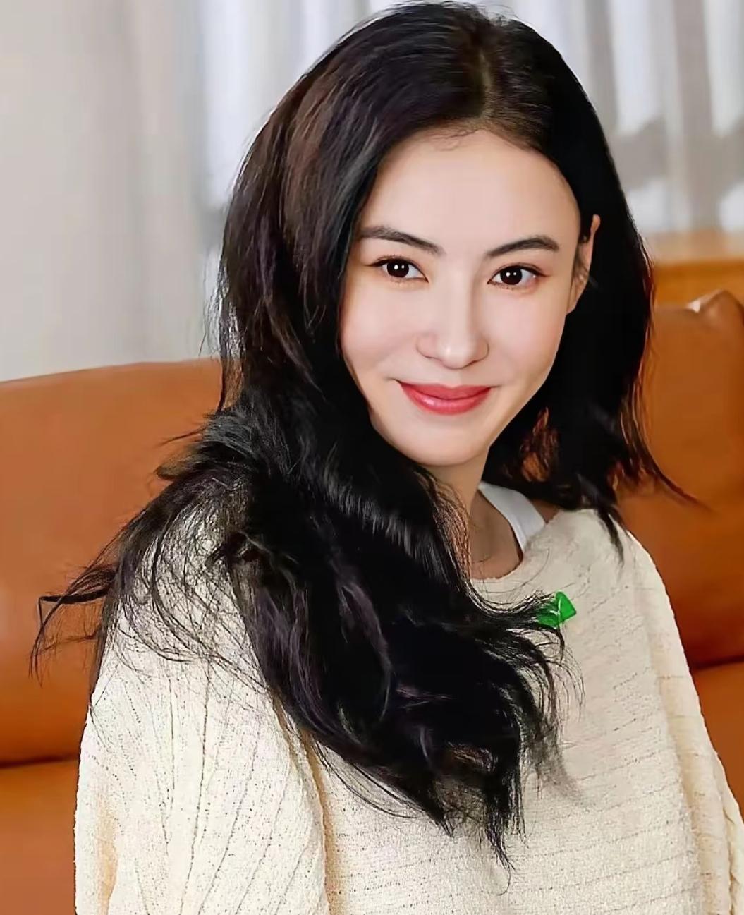 张柏芝谢霆锋离婚十几年也没有再婚，
不是没人看上她，也不是在等谢霆锋分手和她复婚