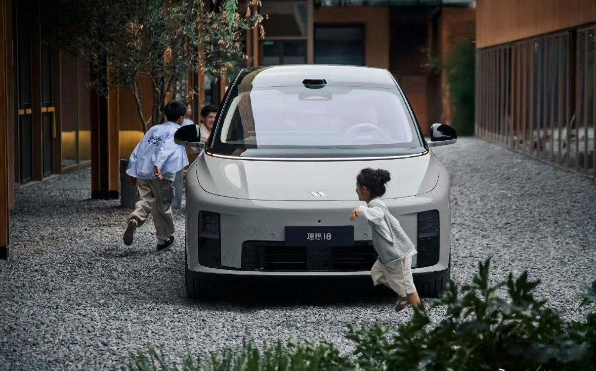 理想i87月17预订正式开启，如果已经打算入手的还是抢第一波比较好，早到手早享受