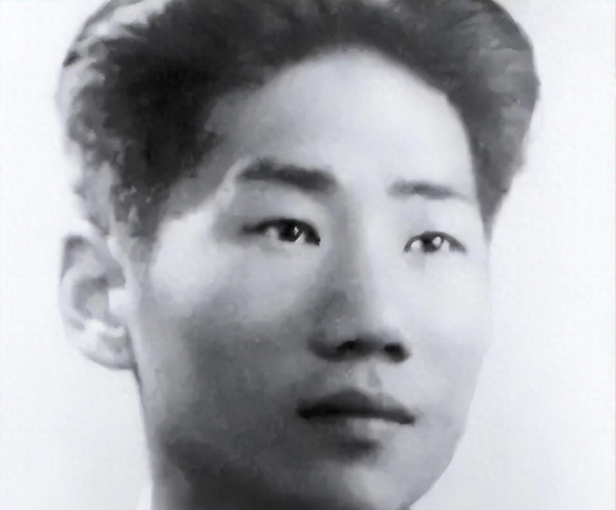 毛岸英安葬在朝鲜，墓碑文字遗漏重要名字，毛主席为何提出异议？
1952年盛夏，板