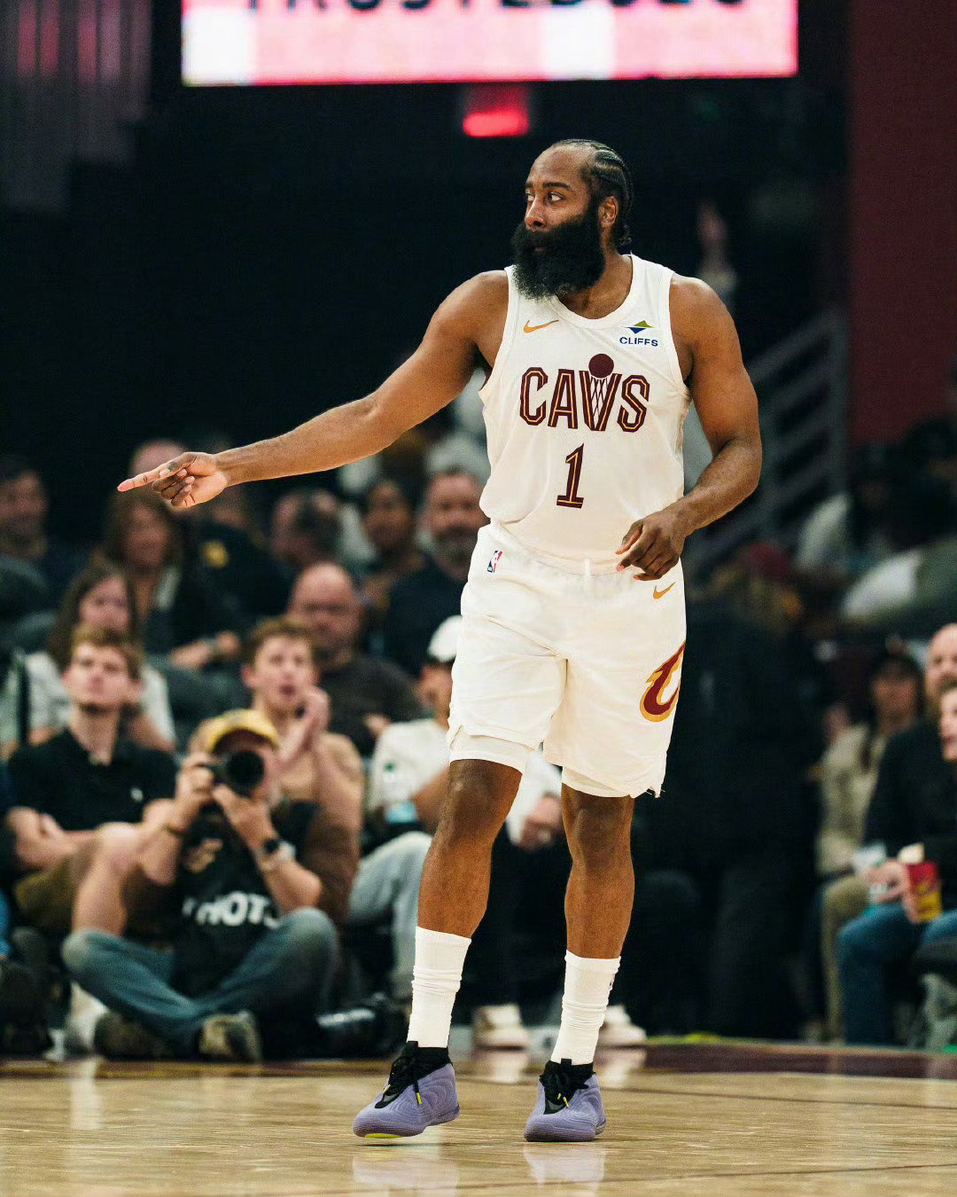 庆祝骑士赢球抽一个小红包🧧抽奖条件：关注我微博和骑士队超话克利夫兰骑士 留下你