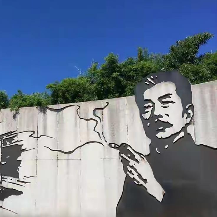 鲁迅先生恐怕做梦也想不到，自己抽烟的这个动作，竟然在100年后，会遭到后人的投诉