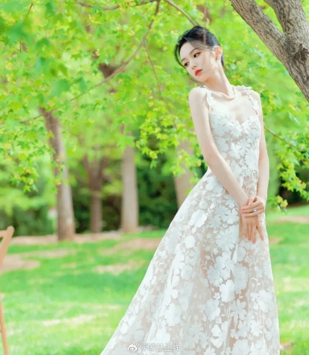 周也｜被美到啦！珍珠造型直接美出银河系～ ​​​