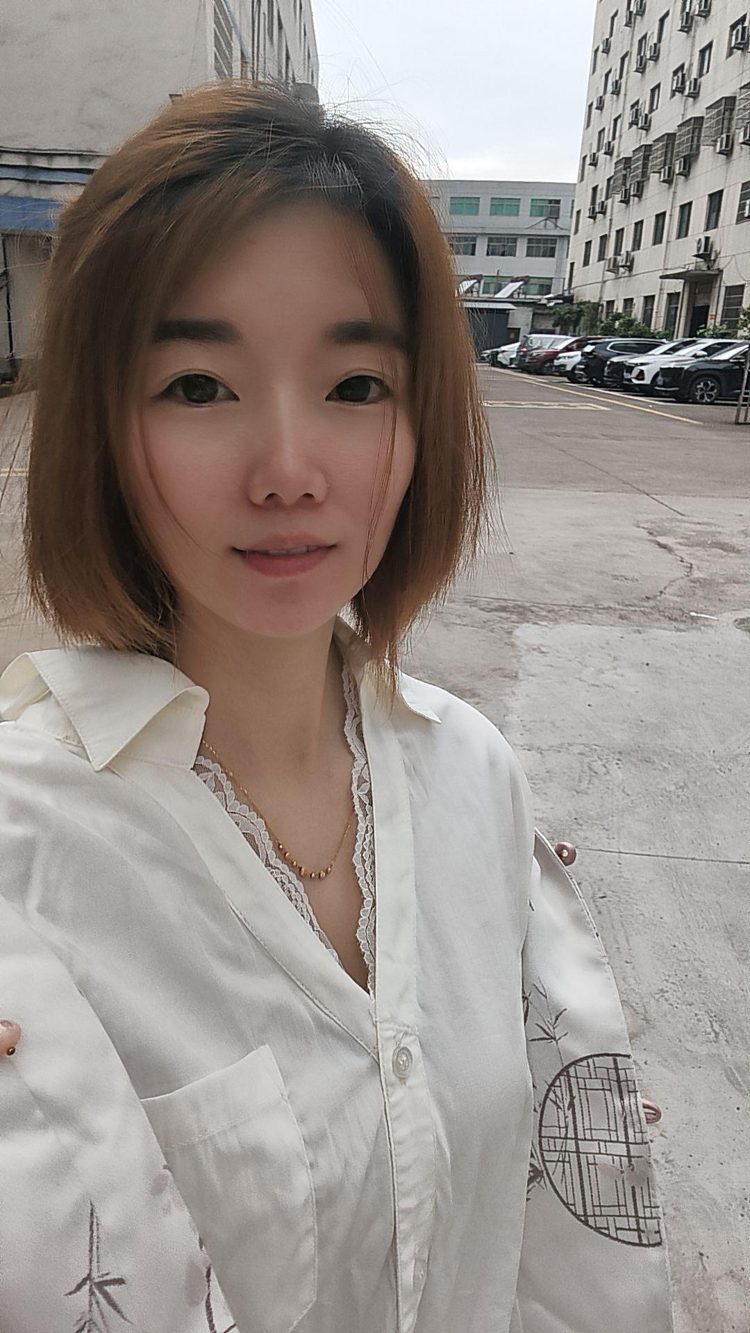 一切看似很正常 其实都是装坚强 无能为力的时候 都是自己一人扛 人生就...