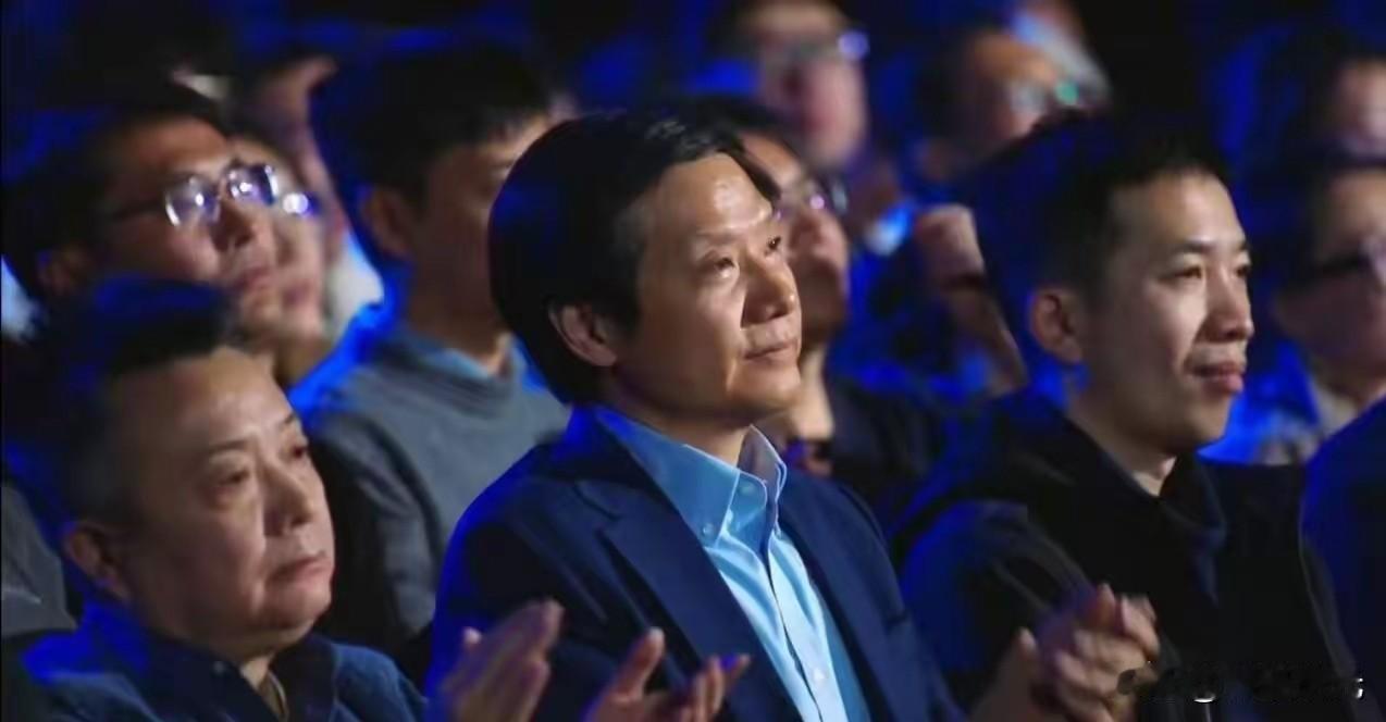 小米新手机发布会上，雷军罕见没上台演讲…

2025年12月25日小米17 Ul