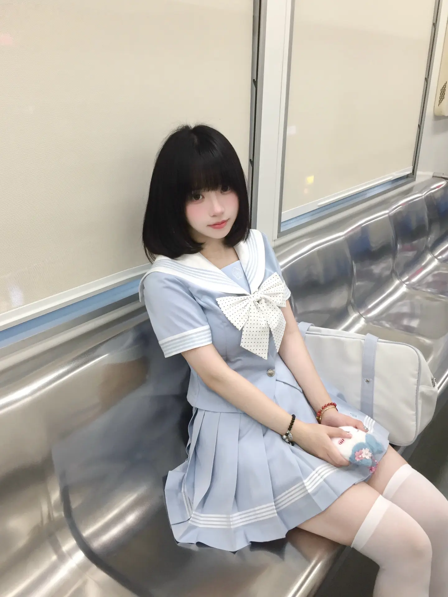 你的眼眸是我写的第七行情书。