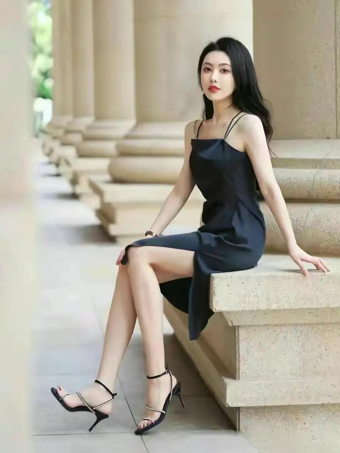 #御姐风搭配细高跟鞋的魅力有多大#