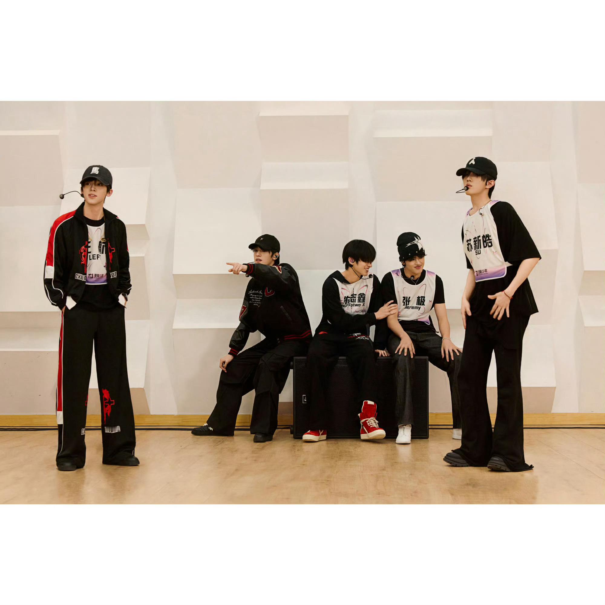 登陆少年演唱会直播请保持这个风格登陆少年你们pick谁呢 