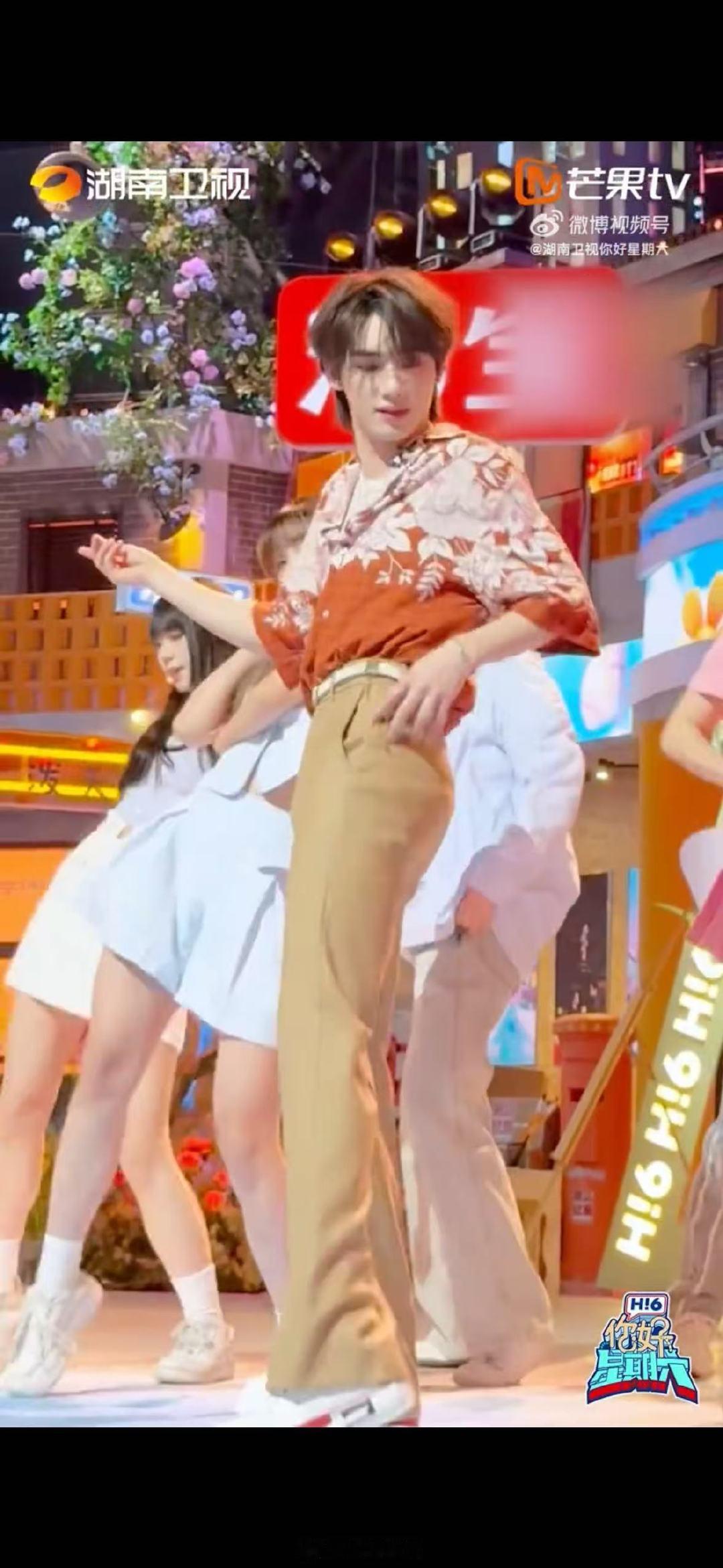 丁程鑫hi6开场秀直拍你好星期六看完丁程鑫的开场秀，我被他的舞台魅力深深打动，简