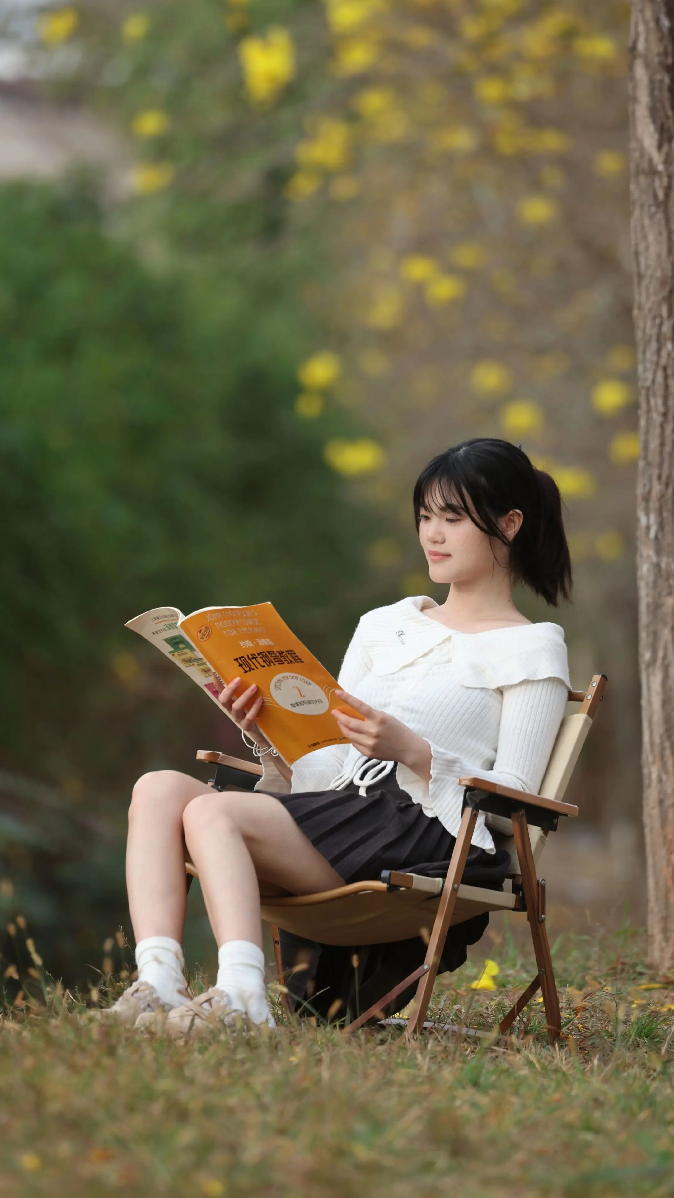 自由感拍照 拍一组春日氛围感写真 风铃花 想看看你的春日look