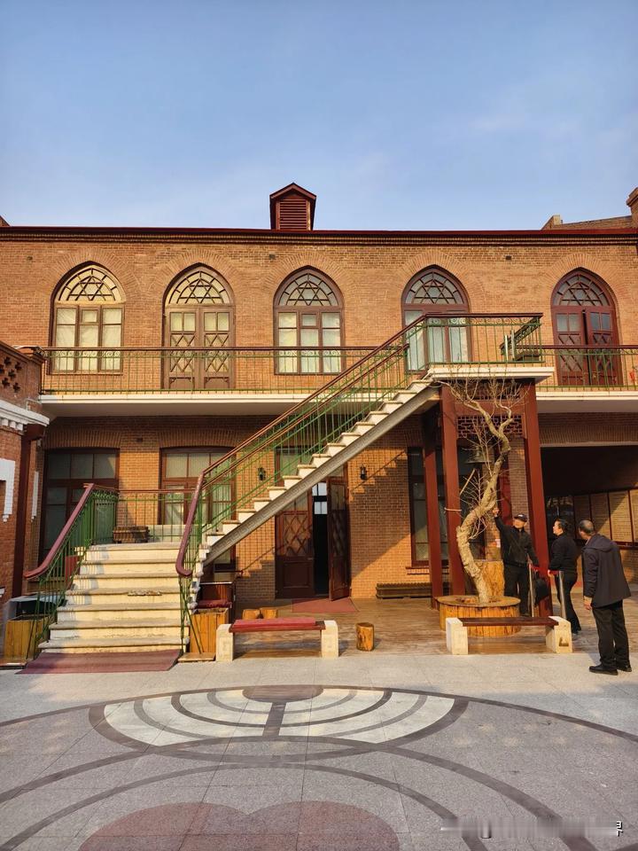 感慨中华巴洛克老建筑

时间真快，在今日头条发布作品已经4年啦！现在多数作品是拍