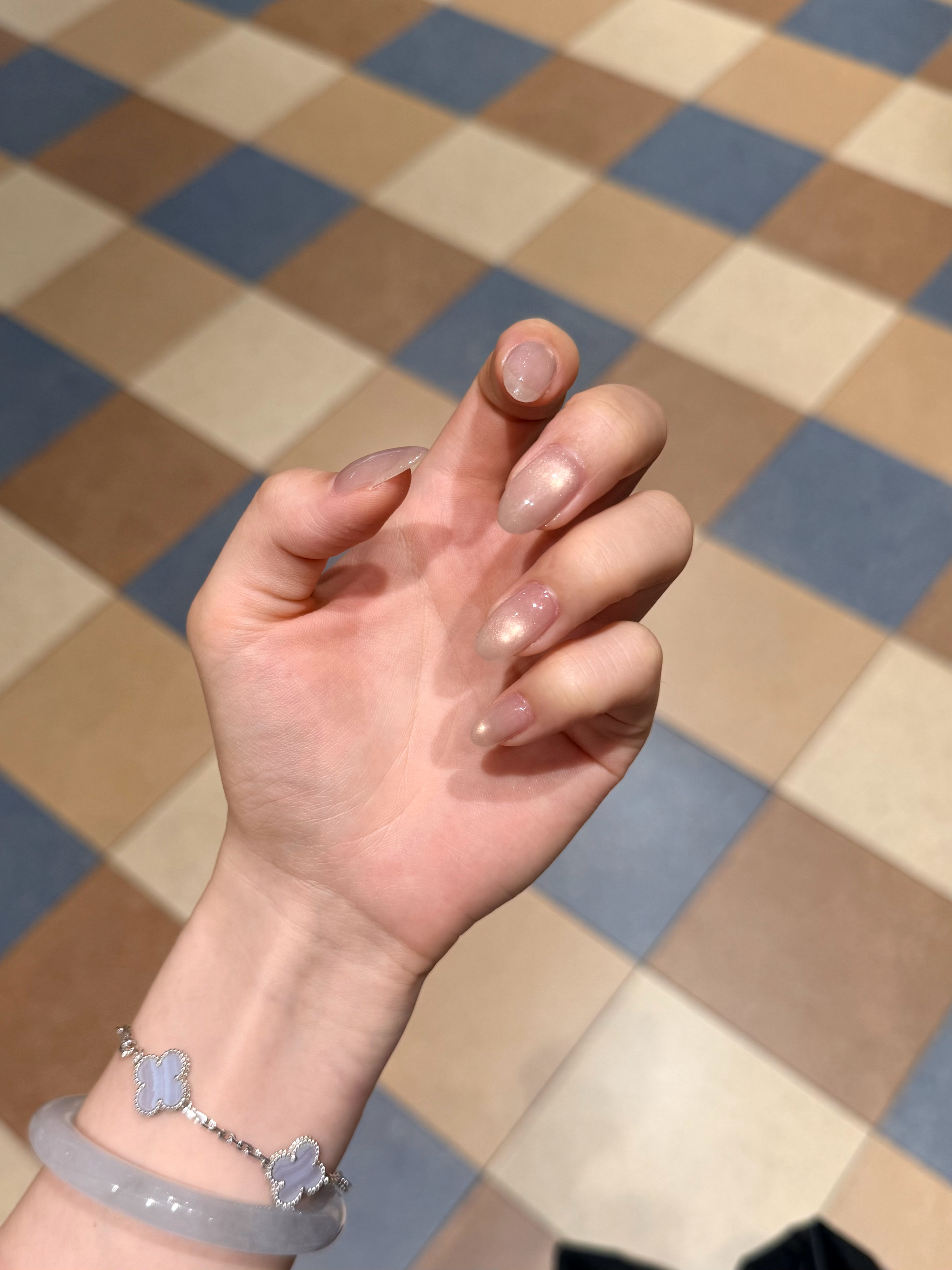 又做了猫眼！这次的颜色也好喜欢 快一年没贴过甲片了 现在都是本甲➕建构 不怎么伤