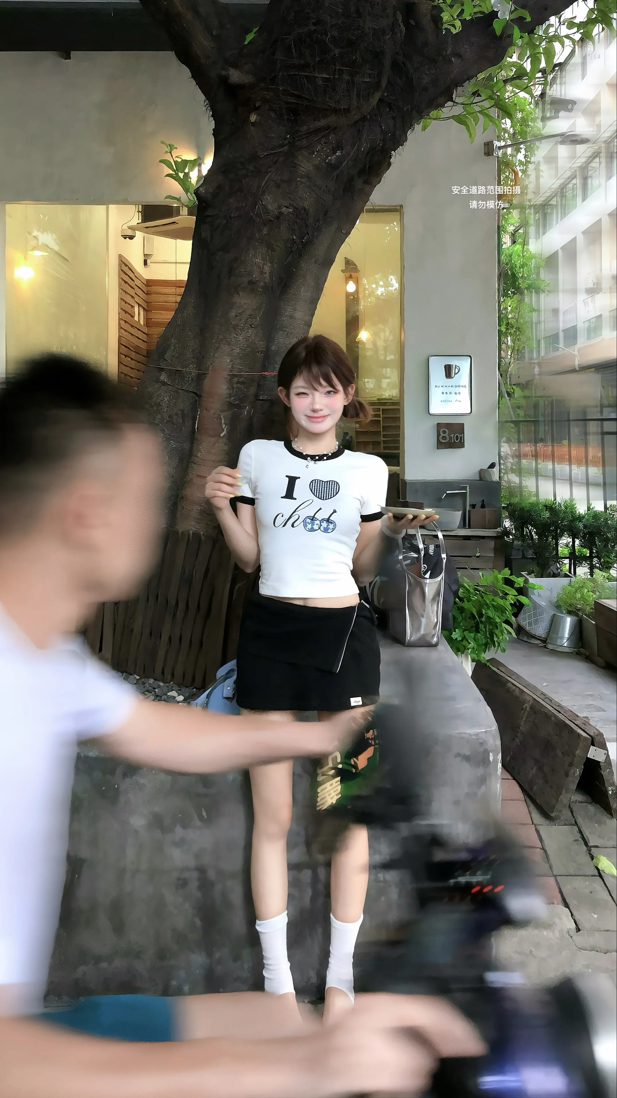 我本就明媚张扬在鲜花和爱里长大.