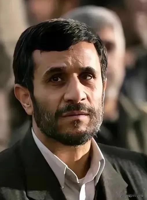 伊朗消息
4月25日，伊朗伊斯兰革命卫队夜间放出大招，公开宣布扣押了一艘涉嫌给美