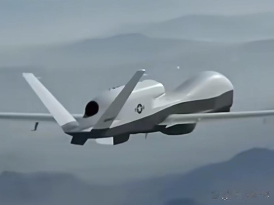 1月14日消息，美军MQ-4C无人侦察机从阿联酋美军基地起飞，飞越波斯湾沿伊朗边