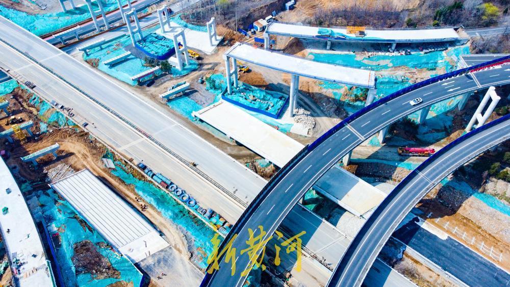 3月17日，随着济南绕城高速港沟立交至殷家林枢纽段改扩建工程的全面推进，二环南路
