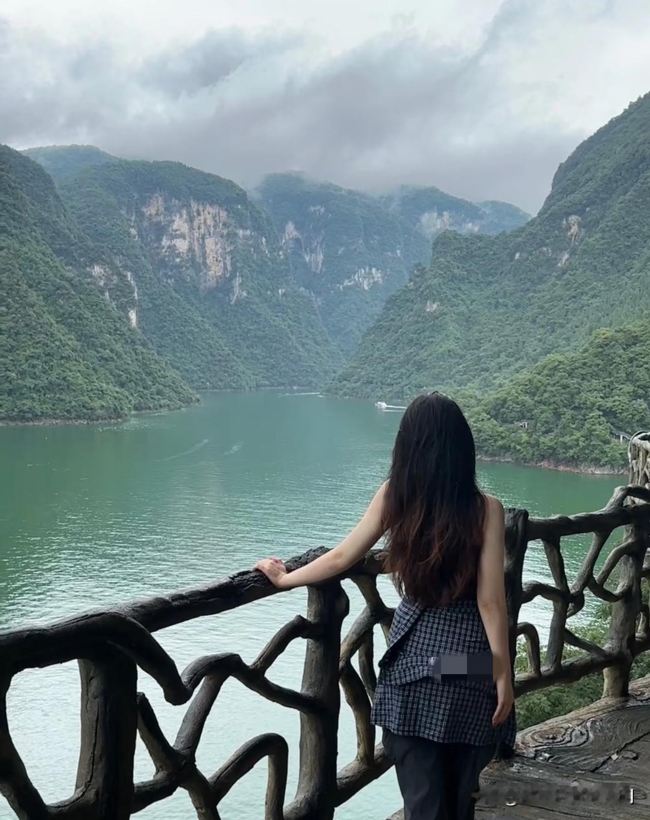 湖北一位30岁的律师很是苦恼，爱情上面的苦恼。

他与女友感情很深，准备结婚，女