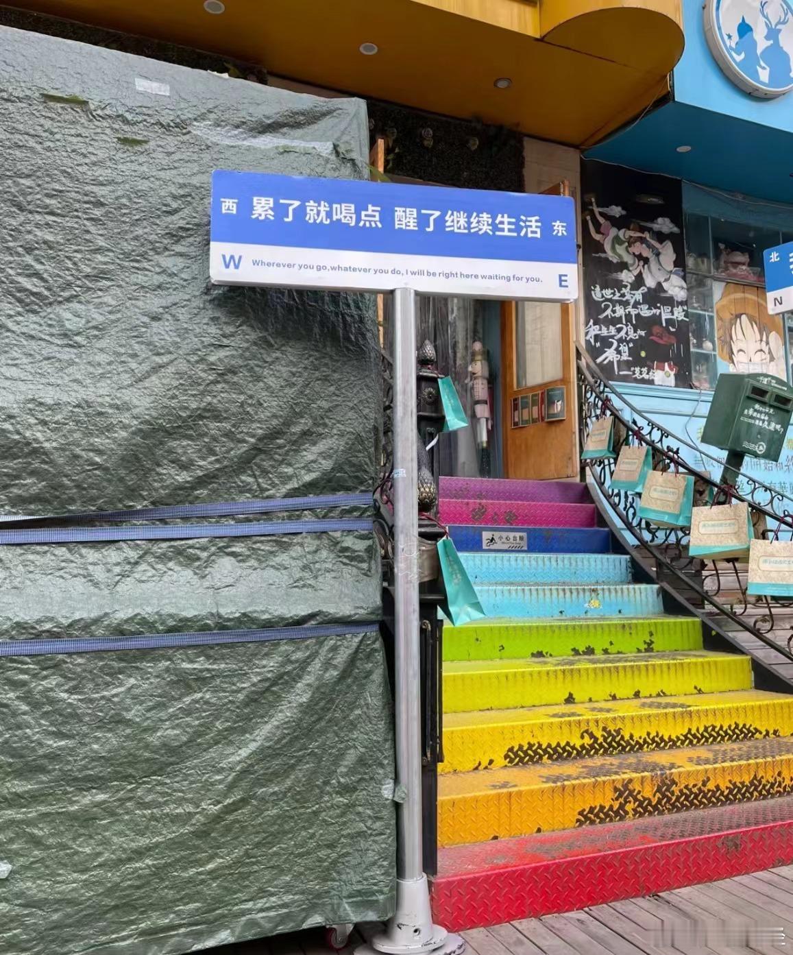 #看青岛街头的99封感谢信#想去青岛的理由又多了一个，这一个个小牌子，上的文字又