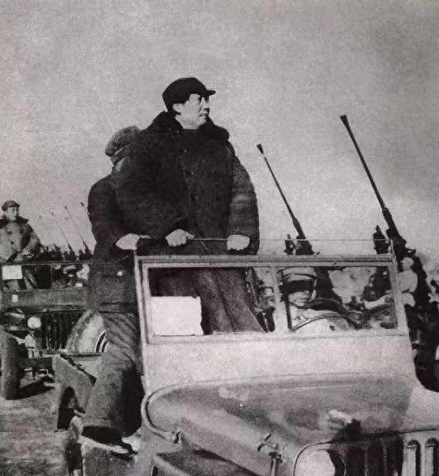 保卫中央首长进北平的重要人物，1958年被连降十级，毛主席表示要亲自过问此事！