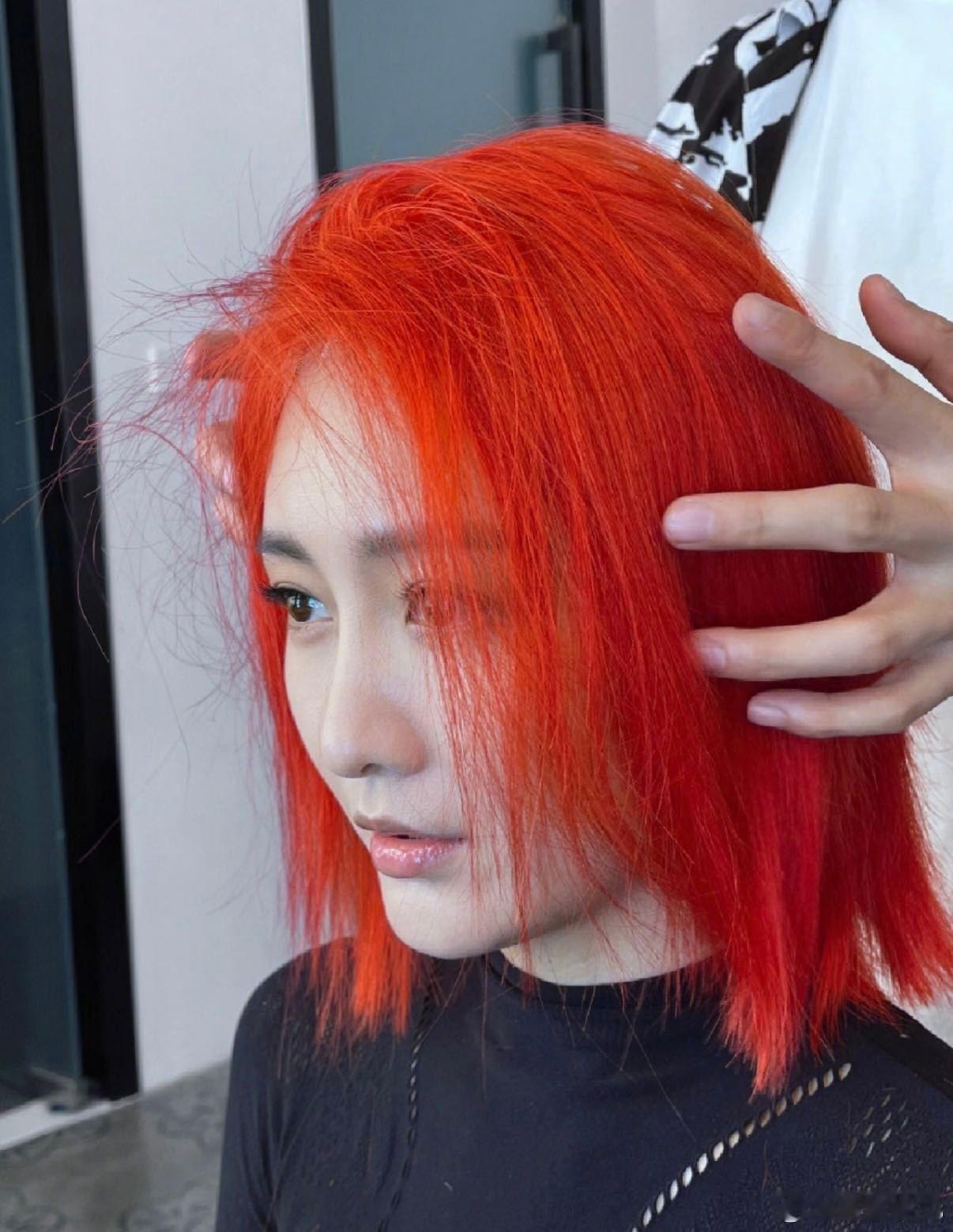 王鸥女团门面级别 这些造型的百变程度真的很高，从发色到整体搭配都很有想法。她用自