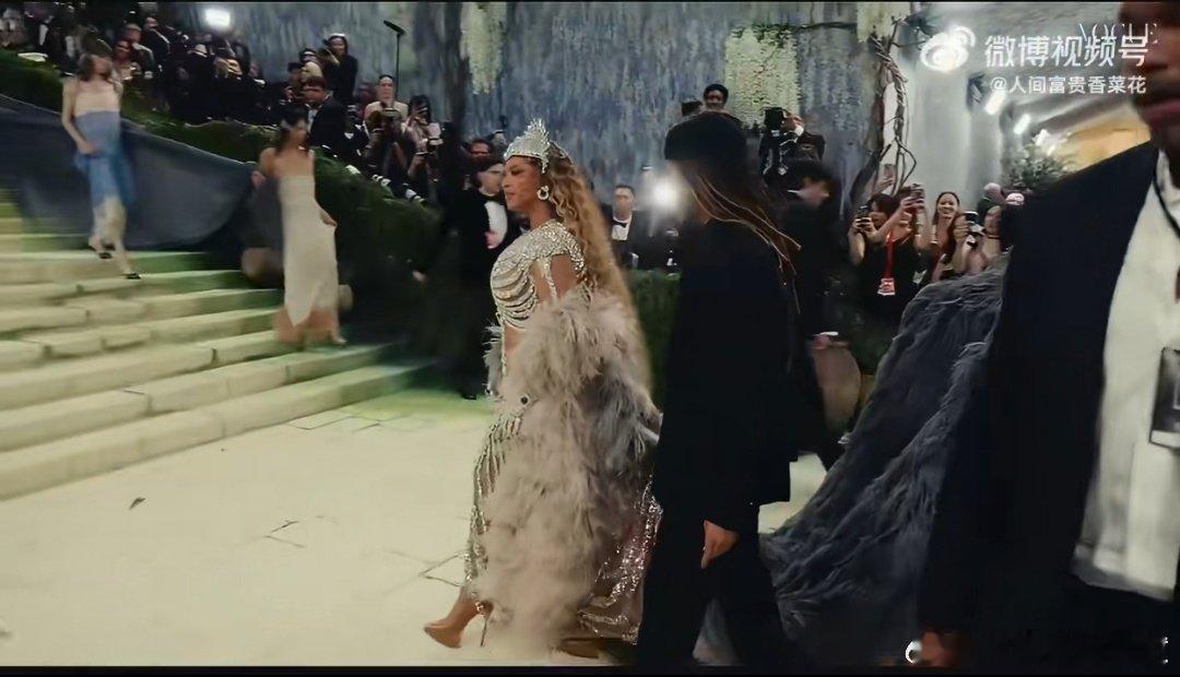 碧昂丝压轴MetGala红毯 碧昂丝MetGala红毯清场 MetGala红毯清